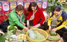 Xúng xính áo bà ba, áo dài gói bánh chưng