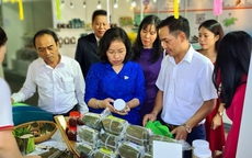 "Chốt đơn" cả tấn chả bò, lạp xưởng Tết... nhưng không tăng giá
