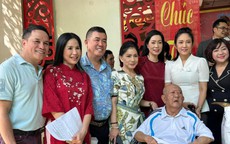 Mạc Can, Ngọc Đáng, Diệu Hiền xúc động nhận quà Tết của NSND Trịnh Kim Chi