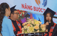 Trao 120 suất học bổng "Nâng bước thủ khoa"