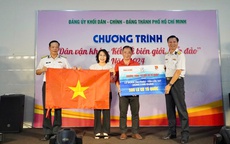 Trao tặng cờ Tổ quốc cho Lữ đoàn 167