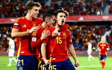 Thua nghẹt thở Tây Ban Nha, Thụy Sĩ rớt hạng Nations League