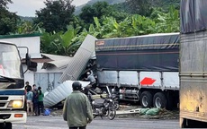 Hiện trường tai nạn liên hoàn nghiêm trọng, ô tô lao vào nhà dân ở Khánh Hoà 