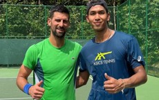 Tay vợt Thái Lan tập luyện với Djokovic cho Úc mở rộng