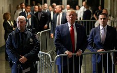 Ông Donald Trump phải nộp phạt cả tiền lãi đến 454,2 triệu USD