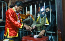 Hình ảnh bất ngờ trong đêm khai ấn đền Trần