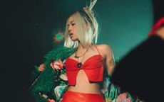 Hàng loạt ca sĩ Việt "lâm nguy" khi 2 đại gia công nghệ đấu nhau