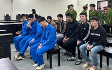 2 cựu cán bộ công an rủ nhau đến khách sạn để "bay lắc"