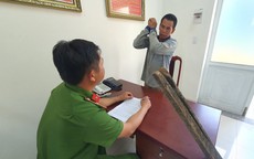 Bị đánh, người đàn ông giật gậy đánh chết anh trai