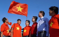 Cờ Tổ quốc đến với ngư dân Ninh Thuận