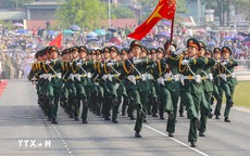 Hơn 12.000 người hợp luyện diễu binh, diễu hành trên đường phố Điện Biên Phủ