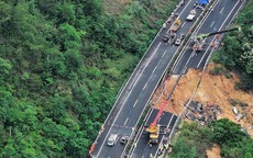 Tuyến cao tốc sạt lở ‘nuốt’ 18 phương tiện, 19 người chết ở Trung Quốc