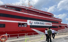 Từ TP HCM, 300 hành khách đầu tiên lên siêu tàu cao tốc ra Côn Đảo