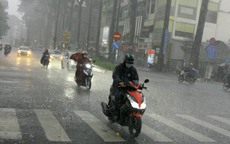 TP HCM lại hứng trận mưa lớn ngay giờ tan tầm