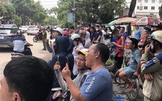 Xúc phạm bố đẻ, đập phá đồ đạc gây náo loạn đường phố