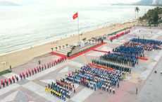 Khánh Hoà chào cờ tháng 5 và phát động Tháng Công nhân năm 2024