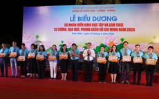 Đảng ủy khối Dân - Chính - Đảng TP HCM và Báo Người Lao Động trao tặng 1.000 lá cờ Tổ quốc 