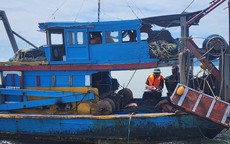 Một tàu cá gặp nạn trên vùng biển thuộc huyện Cần Giờ