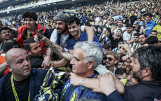 HLV Mourinho tạo cơn sốt trong ngày ra mắt "đại gia" Thổ Nhĩ Kỳ