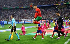 Euro 2024: Truyền thông Bồ Đào Nha kêu gọi đẩy Ronaldo lên ghế dự bị