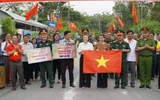 Đường cờ Tổ quốc rực rỡ chào năm mới 2025 tại huyện Củ Chi