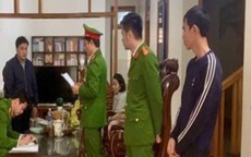 Để học sinh ngồi "nhầm chỗ", cựu trưởng phòng giáo dục bị bắt