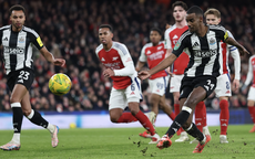 Đánh sập "pháo đài" Emirates, Newcastle rộng cửa vào chung kết League Cup