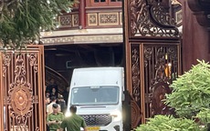 Hình ảnh cảnh sát khám xét và nhiều người đến “nghe ngóng” tại biệt phủ của bà chủ Mailisa 