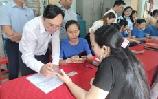 Phường Bình Tiên: Người dân được "cầm tay, chỉ việc" khi thực hiện thủ tục hành chính trực tuyến