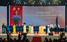 Trường ĐH Văn Lang nhận Huân chương Lao động hạng Nhì