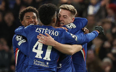 Estevao che mờ Lamine Yamal, Chelsea thắng áp đảo Barcelona
