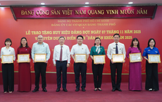Lễ tuyên dương "Dân vận khéo" tại TP HCM: Không tặng hoa, dành kinh phí ủng hộ đồng bào miền Trung