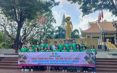 Sinh viên Lào, Campuchia cùng gia đình Việt dâng hương tưởng niệm các Anh hùng liệt sĩ