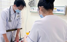 Công an làm việc với tiệm bánh mì cóc Cô Bích