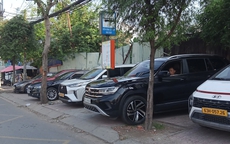 Trạm chờ xe buýt bị chiếm dụng