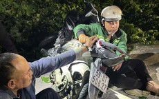 Truy đuổi và tóm gọn 2 đối tượng mang súng điện tự chế “săn” chó trong đêm