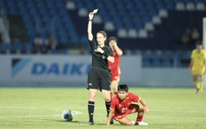 CĐV Đông Nam Á lo lắng trọng tài lại "xử ép" U22 Việt Nam