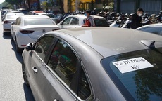 Đề xuất giảm 6 triệu đồng lệ phí khi đăng ký xe ô tô ở Hà Nội và TPHCM 