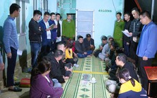 Cảnh sát đột kích bắt quả tang 15 người làm chuyện phi pháp tại nhà người phụ nữ