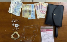 Người đàn ông ở TPHCM nhặt được chiếc ví chứa vàng