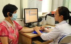 Người cao tuổi TPHCM vui mừng vì được khám bệnh, tặng thẻ BHYT