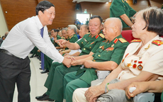 Quân đội luôn gắn bó máu thịt với nhân dân