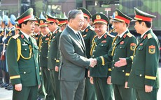 QUÂN ĐỘI NHÂN DÂN VỮNG BƯỚC DƯỚI CỜ ĐẢNG QUANG VINH