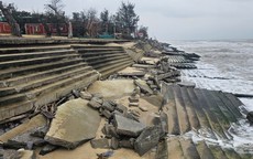 Kè biển hàng chục tỉ đồng chưa nghiệm thu đã hỏng nặng