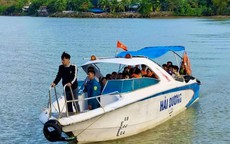 Hơn 130 học sinh ở Tây Nha Trang đi canô đến trường