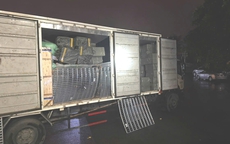 Phát hiện cả khoang thuốc lá ngoại trên ô tô biển số Hà Nội