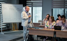 UEH.ISB trở thành điểm hội tụ của học giả toàn cầu về công việc và sức khỏe tinh thần