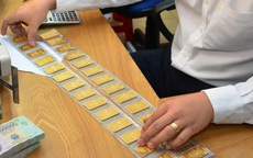 Giá vàng hôm nay 25-12: Sụt giảm khi nhà đầu tư chốt lời dịp Giáng sinh