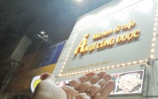 Những kiểu hút khách "độc lạ", ít tốn kém của nhiều hàng quán ở TPHCM