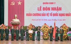 Quân khu 7 đón nhận Huân chương Bảo vệ Tổ quốc hạng nhất